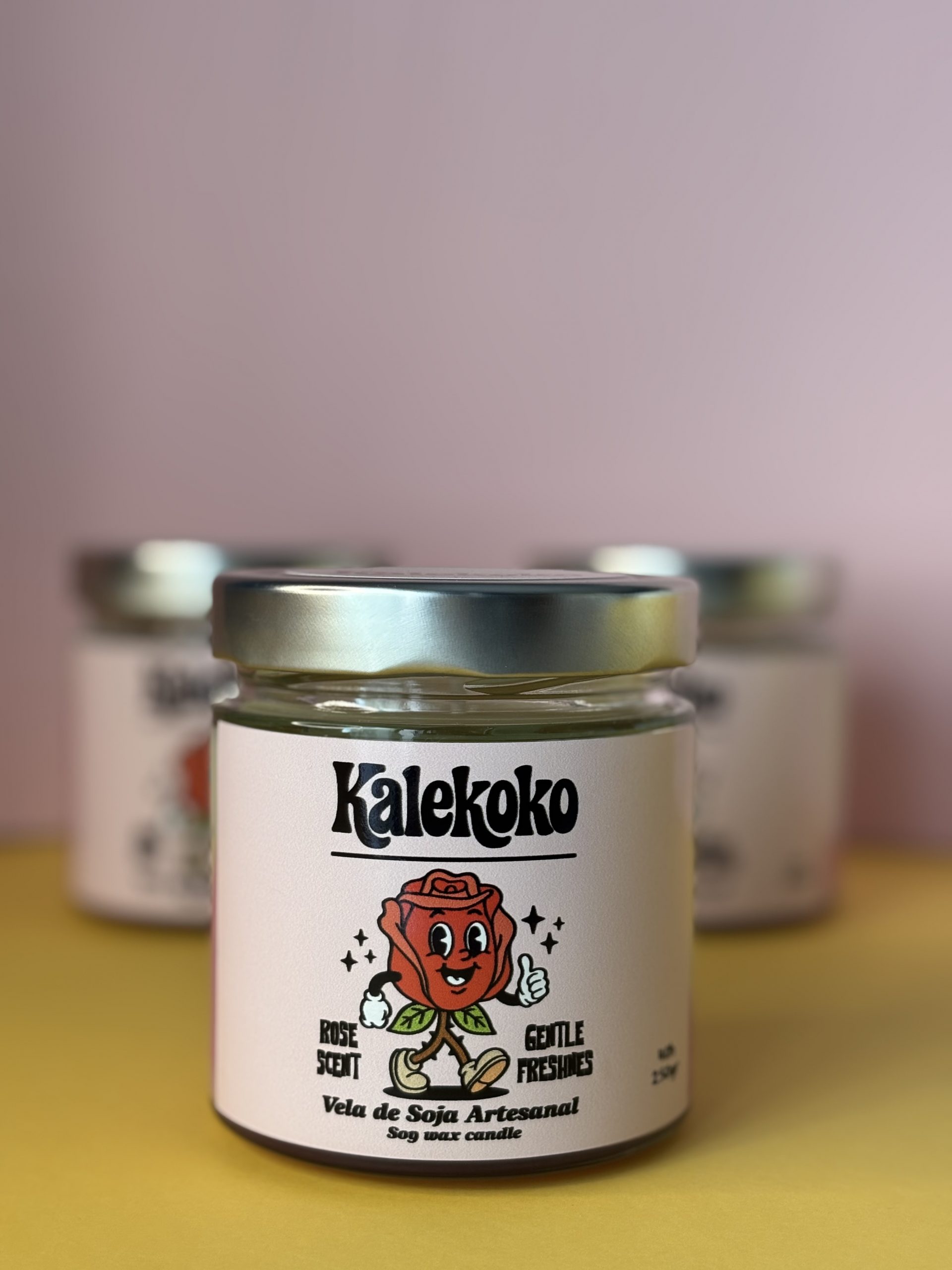 Vela violeta rosas o limón 250 gr cera de soja | Kalekoko Colors. - Imagen 2