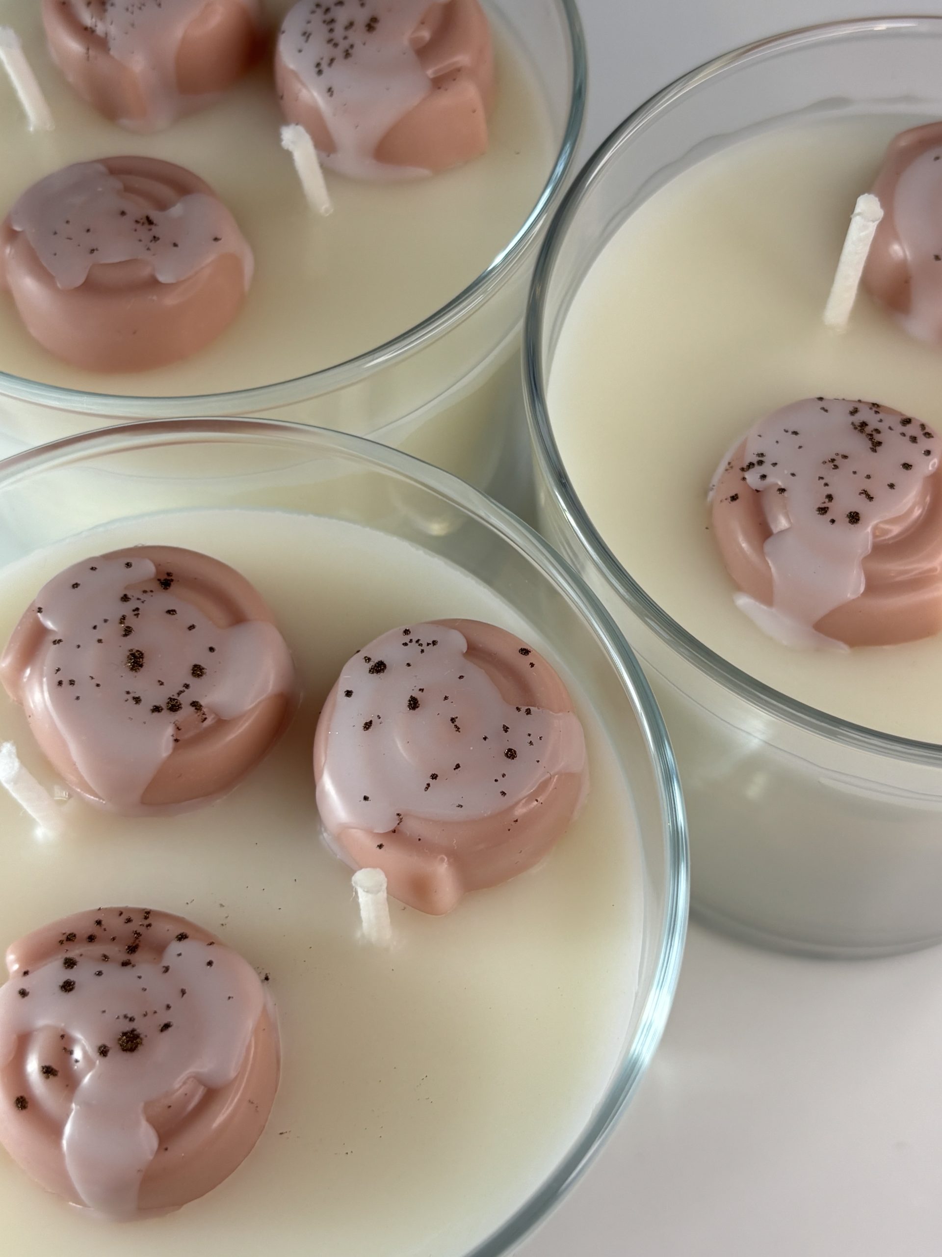 Vela de rollitos de canela de soja artesanal 🥐 280gr | Kalekoko Fantasy - Imagen 3