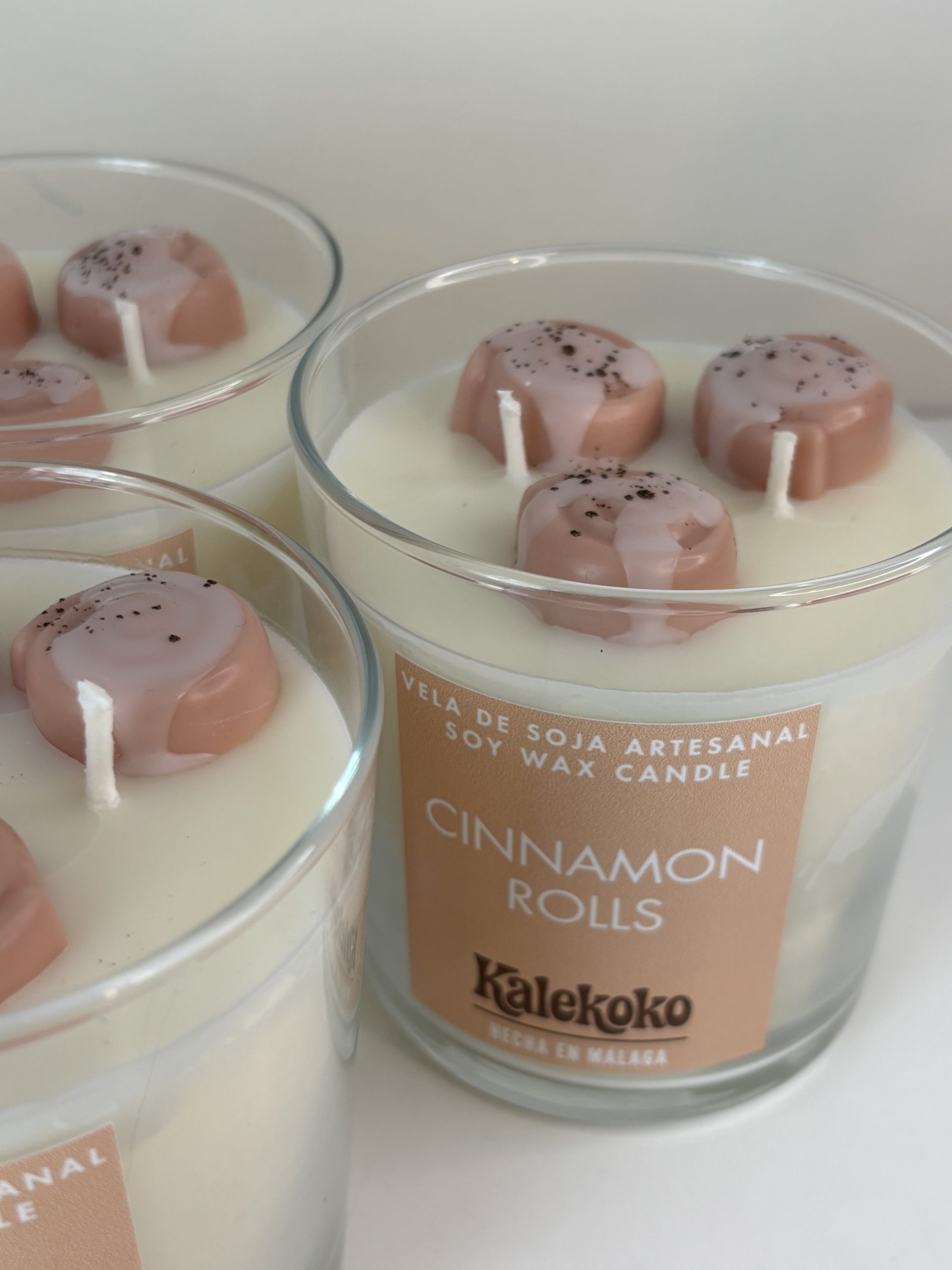 Vela de rollitos de canela de soja artesanal 🥐 280gr | Kalekoko Fantasy - Imagen 2
