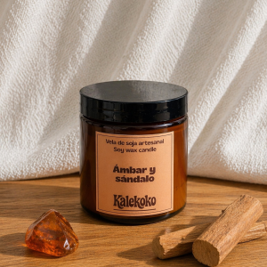 Vela de soja aroma Ámbar & Sándalo | hecha a mano con cera de soja 100% natural | Kalekoko